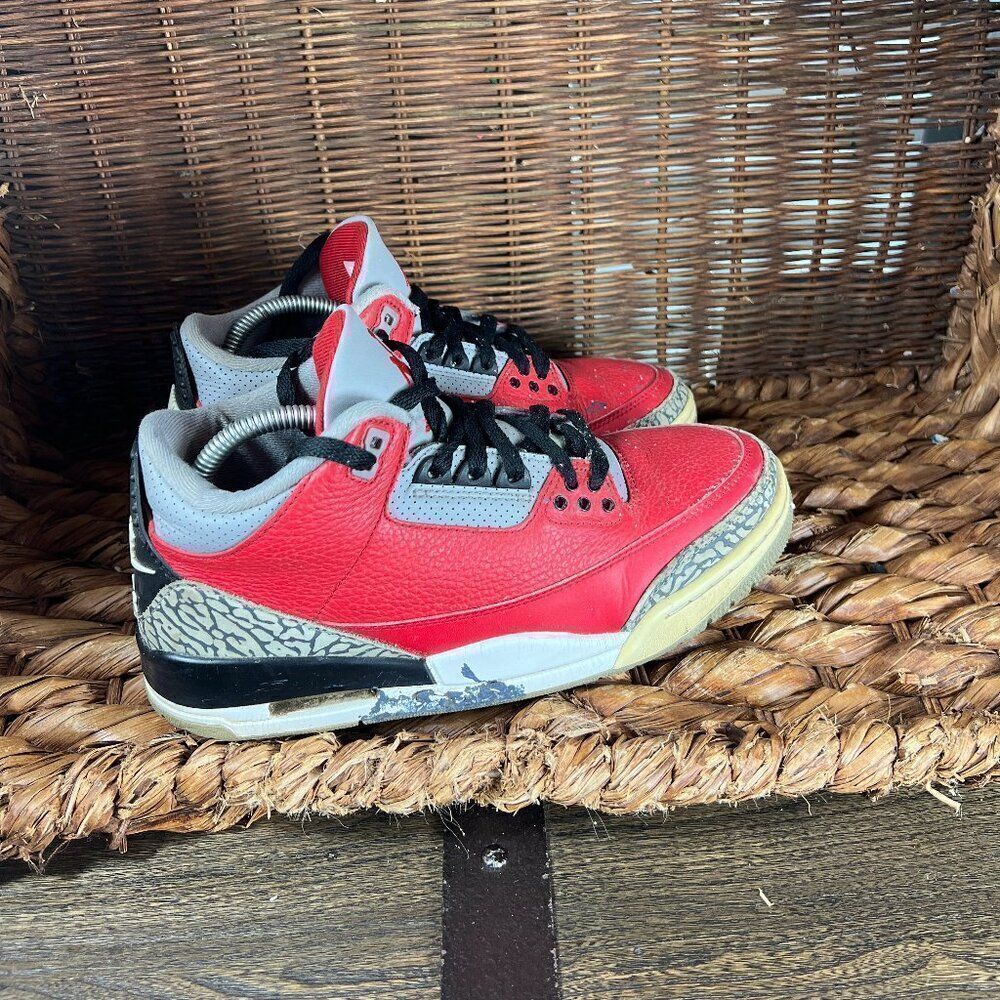 Nike Men’s Fire Red Grey Air Jordan 3 Athletic Shoe Size 8